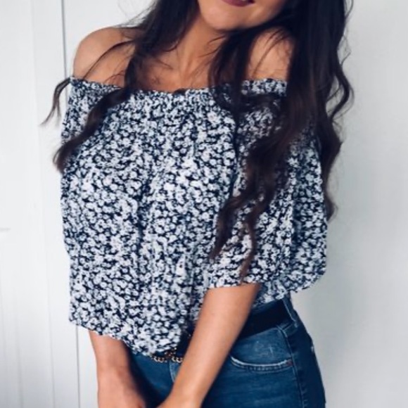 ZARA- off the shoulder top with daisies - Picture 6 of 6